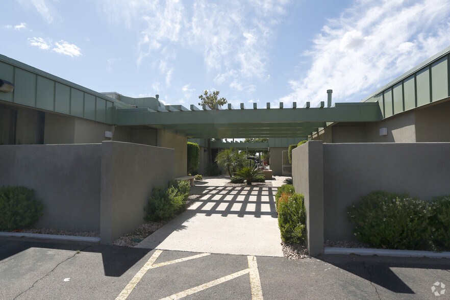 More Photos Of 7600 E Camelback Rd, Scottsdale Medical For Lease