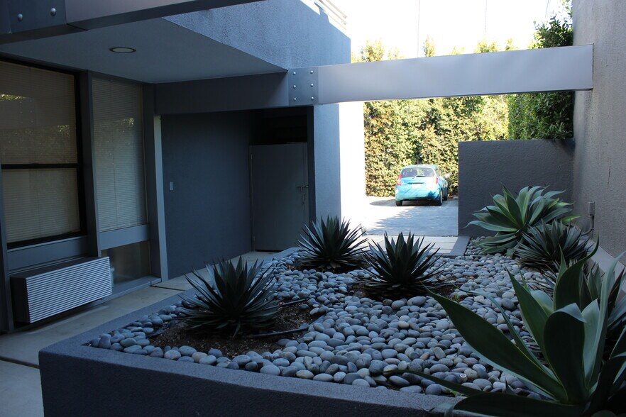 More Photos Of 2300 Westwood Blvd, Los Angeles Office For Lease