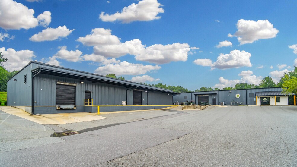 More Photos Of 1907 Gateway Blvd, Charlotte Warehouse For Sale