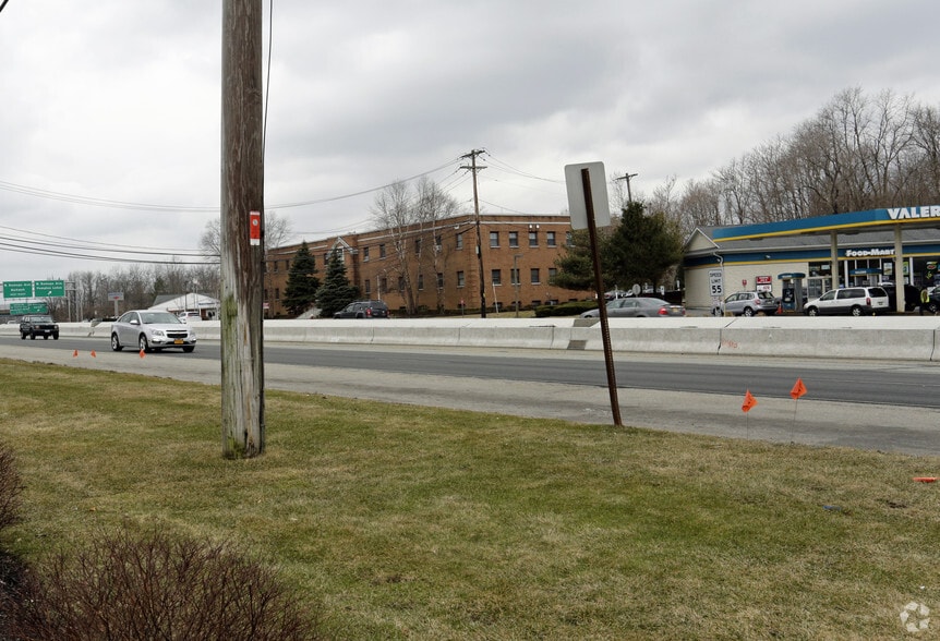 More Photos Of 193 State Route 17 N, Mahwah Fast Food For Lease