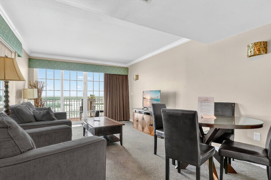 More Photos Of 1014 N Atlantic Ave, Daytona Beach Hotel For Sale