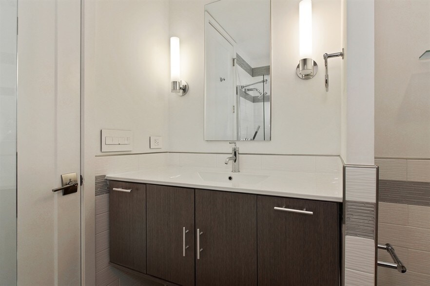 More Photos Of 1420 W Fulton St, Chicago Apartments For Sale