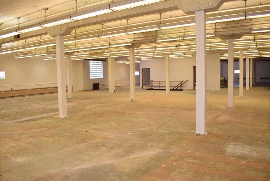 More Photos Of 2501 9th St, Rockford Warehouse For Sale