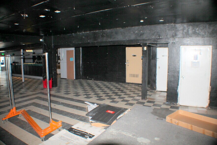 More Photos Of 6919 Lyons Ave, Houston Storefront Retail Office For Lease
