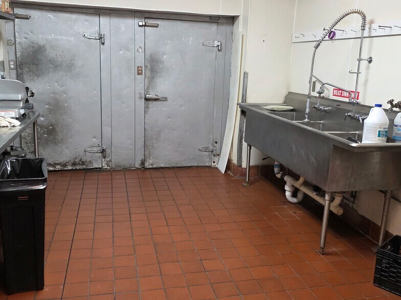 More Photos Of 4329 George Washington Memorial Hwy, Hayes Restaurant For Sale