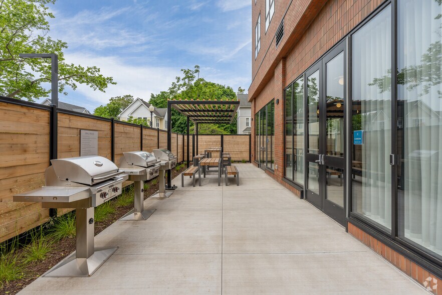 More Photos Of 222 Canal St, New Haven Apartments For Lease