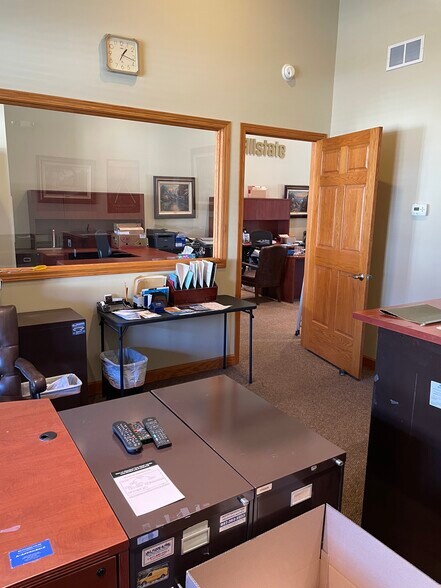 More Photos Of 302 Fox Glen Ct, Barrington Medical For Lease