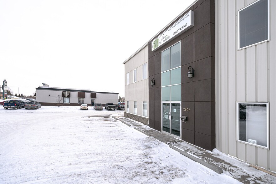 More Photos Of 2602 50 Av, Lloydminster Showroom For Sale