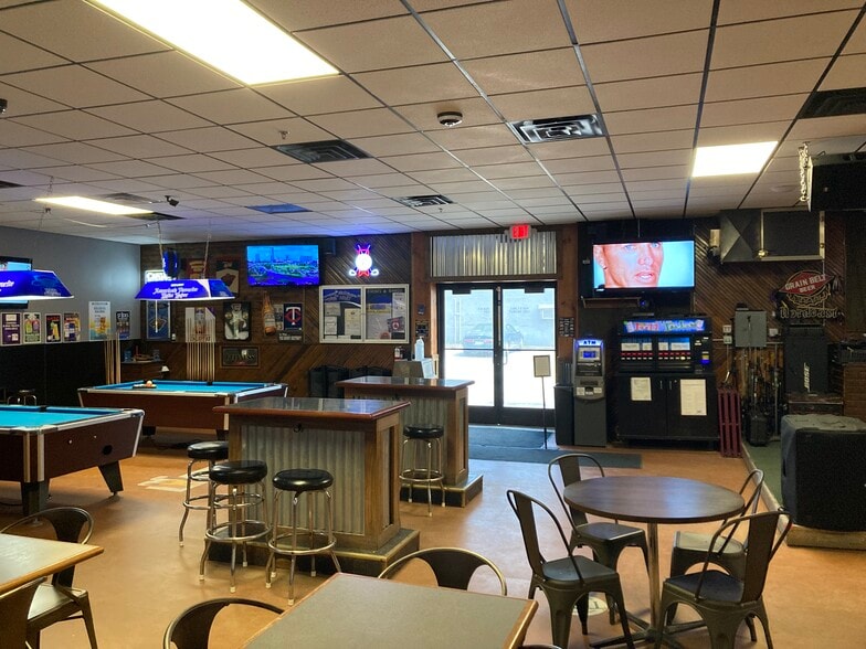 More Photos Of 2023 W Superior St, Duluth Storefront Retail Residential For Sale