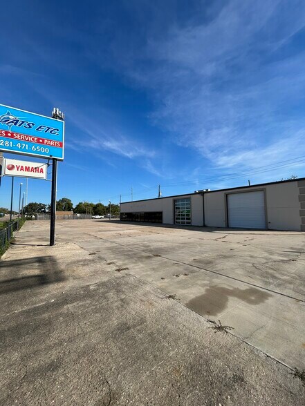 More Photos Of 331 Highway 146 S, La Porte Warehouse For Lease