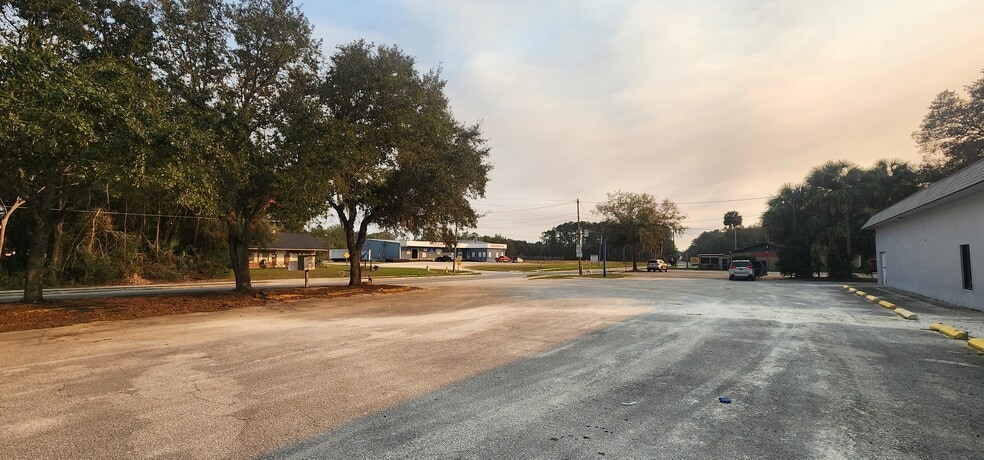 More Photos Of 284 S Center St, Pierson Auto Repair For Lease