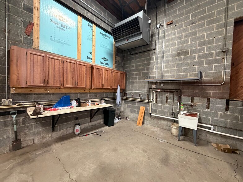 More Photos Of 50 Newton St, Norwalk Warehouse For Lease