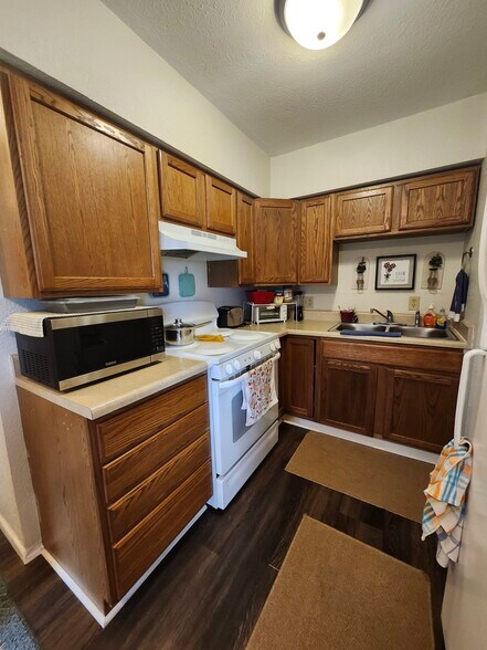 More Photos Of 204 3rd St SW, Rake Apartments For Sale