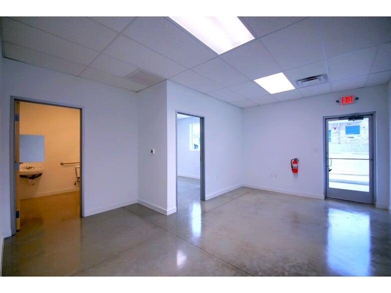 More Photos Of 7696 183A, Leander Warehouse For Lease