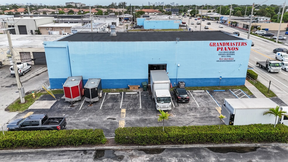 More Photos Of 4378 N Dixie Hwy, Oakland Park Warehouse For Sale