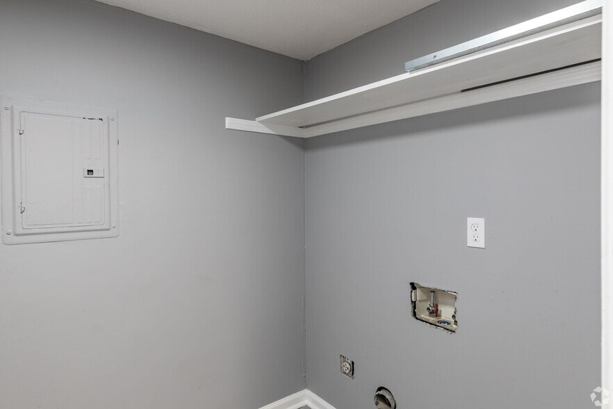 More Photos Of 563 Briar Hill Ct, Riverdale Apartments For Sale
