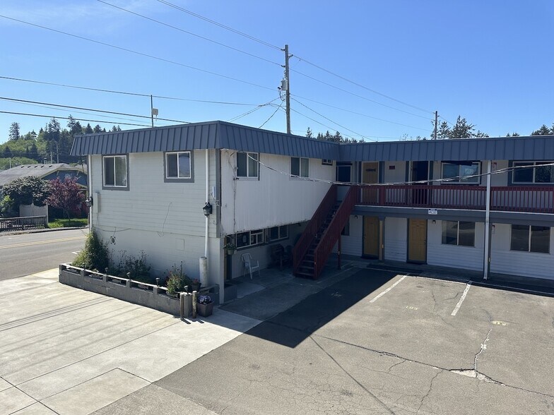 More Photos Of 126 Spruce St E, Ilwaco Hotel For Sale