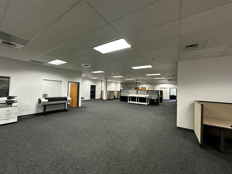 More Photos Of 14175 Icot Blvd, Clearwater Light Manufacturing For Lease