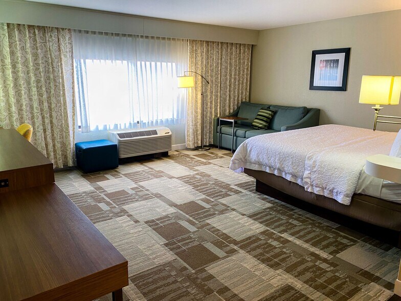 More Photos Of 3404 Samson Way, Bellevue Hotel For Sale