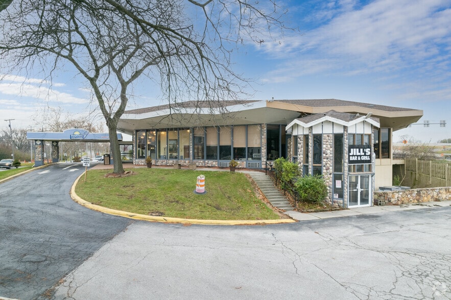 Primary Photo Of 1800 Miami St, Toledo Hotel For Sale