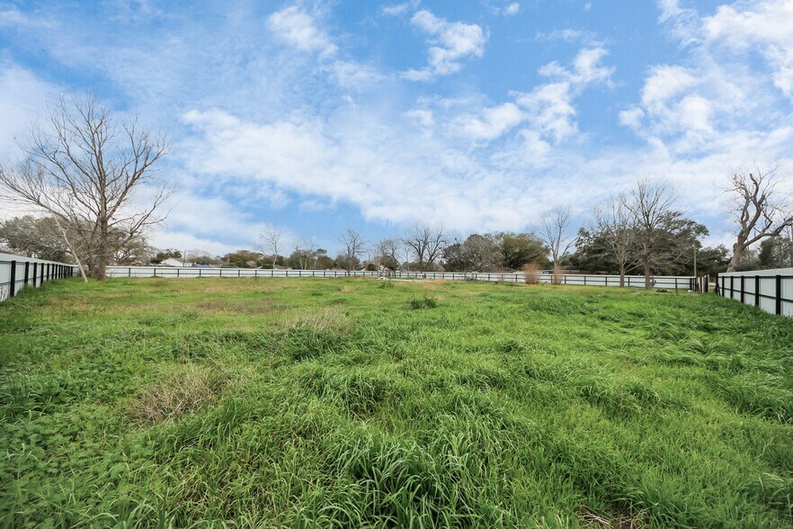 More Photos Of 12033 Bedford St, Houston Land For Sale