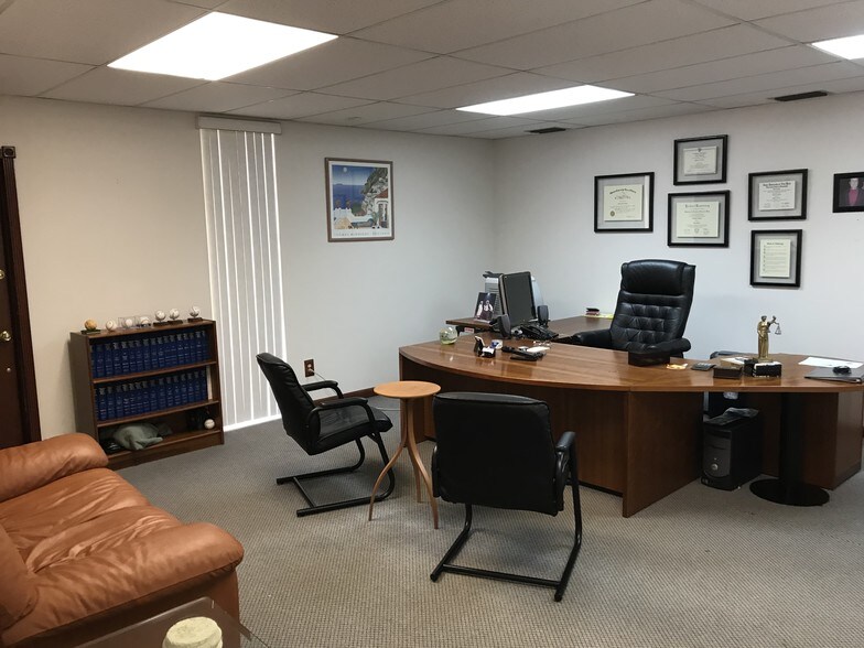 More Photos Of 2739 Hollywood Blvd, Hollywood Office Residential For Lease