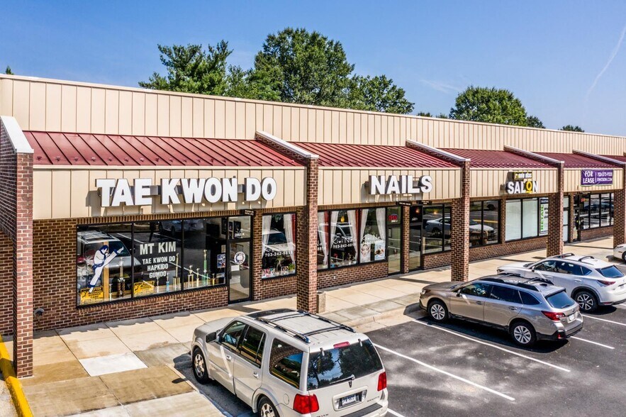 Primary Photo Of 2946A-Q-2952A-K Chain Bridge Rd, Oakton Unknown For Lease
