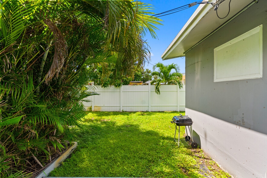 More Photos Of 1520 NE 51st St, Fort Lauderdale Apartments For Sale