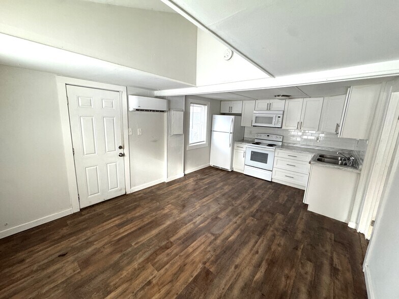 More Photos Of 35 Neslo Dr, Nesconset Flex For Lease