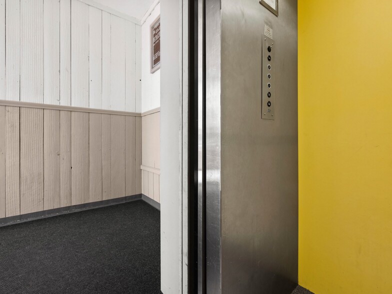 More Photos Of 416 Main St, Wakefield Office For Sale