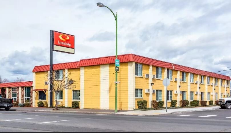 Primary Photo Of 123 NE 3rd St, Prineville Hotel For Sale