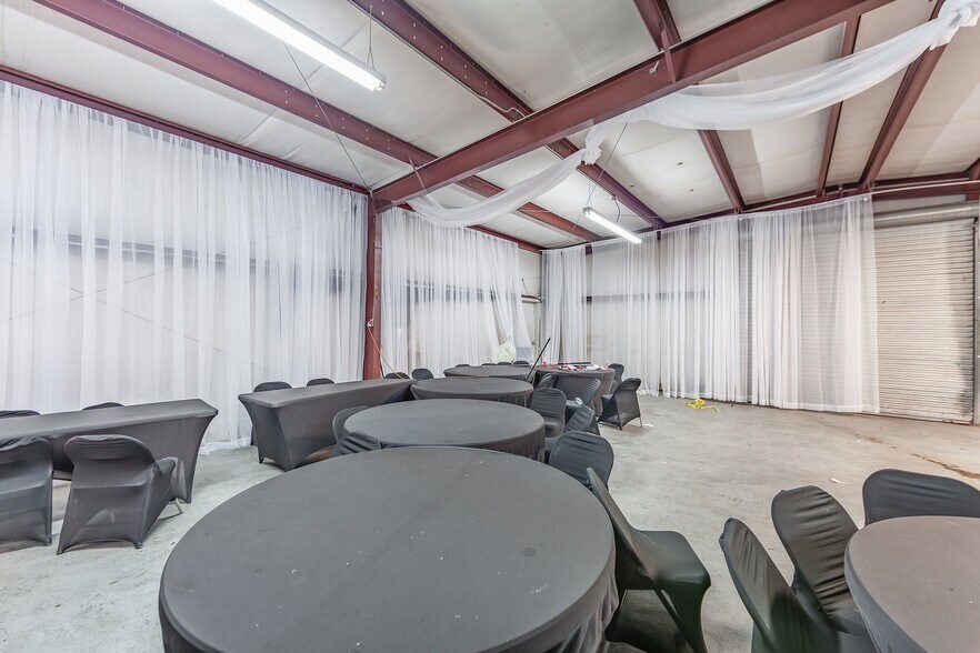 More Photos Of 600 Market, Bolivar Self Storage For Sale