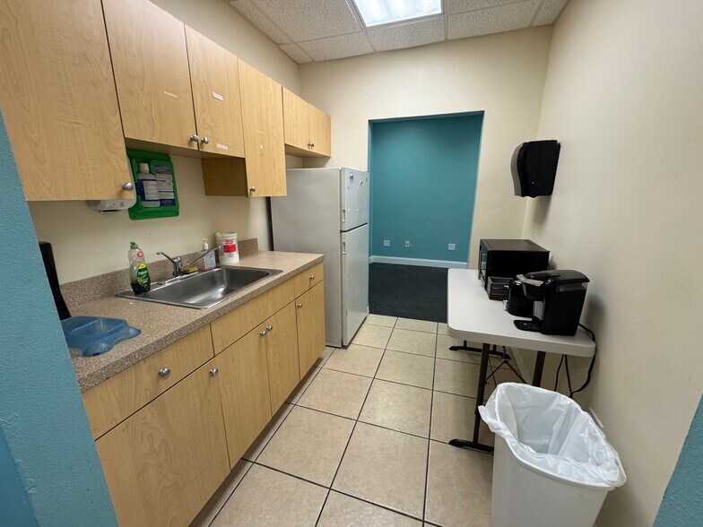 More Photos Of 610-628 SE Central Pky, Stuart Medical For Sale