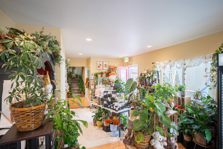 More Photos Of 319 Main St N, Kimberly Warehouse For Sale