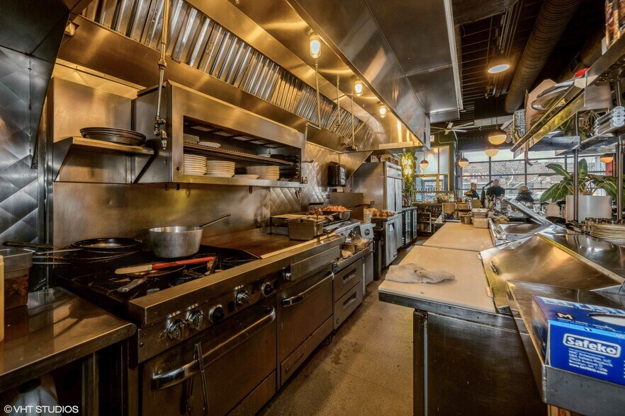 More Photos Of 1954 W Armitage Ave, Chicago Restaurant For Lease