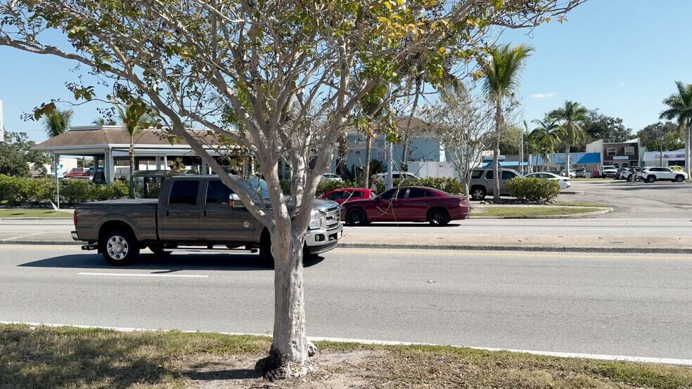 Primary Photo Of 3576 Webber St, Sarasota Freestanding For Sale