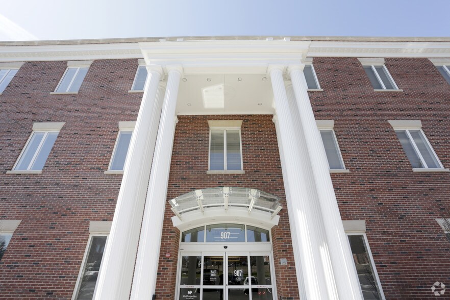 More Photos Of 12 Salt Creek Ln, Hinsdale Unknown For Lease