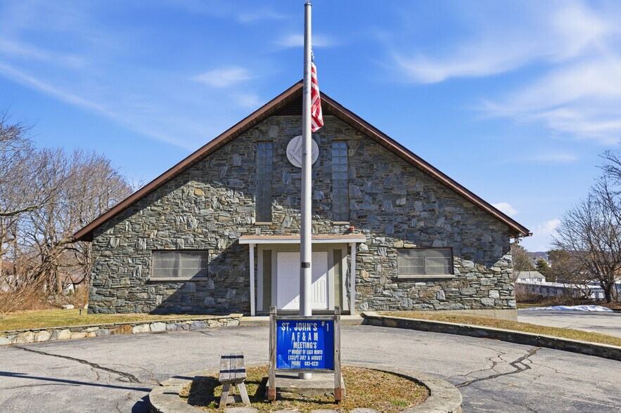 Primary Photo Of 81 Sprague St, Portsmouth Specialty For Sale