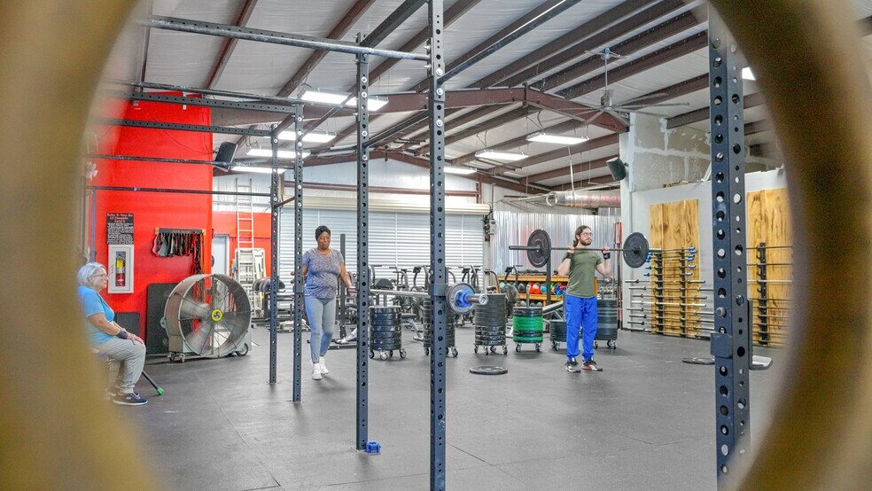 More Photos Of 140 NE Yellow Pine Ave, Madison Restaurant For Sale