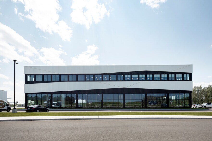 More Photos Of 1255 Rue du Blizzard, Québec Flex For Lease