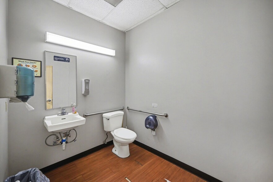 More Photos Of 10810 Withers Cove Park Dr, Charlotte Warehouse For Lease