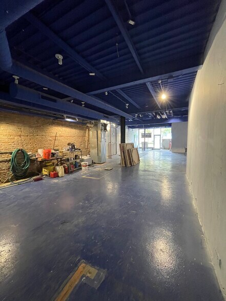 More Photos Of 1111 W Randolph St, Chicago General Retail For Sale