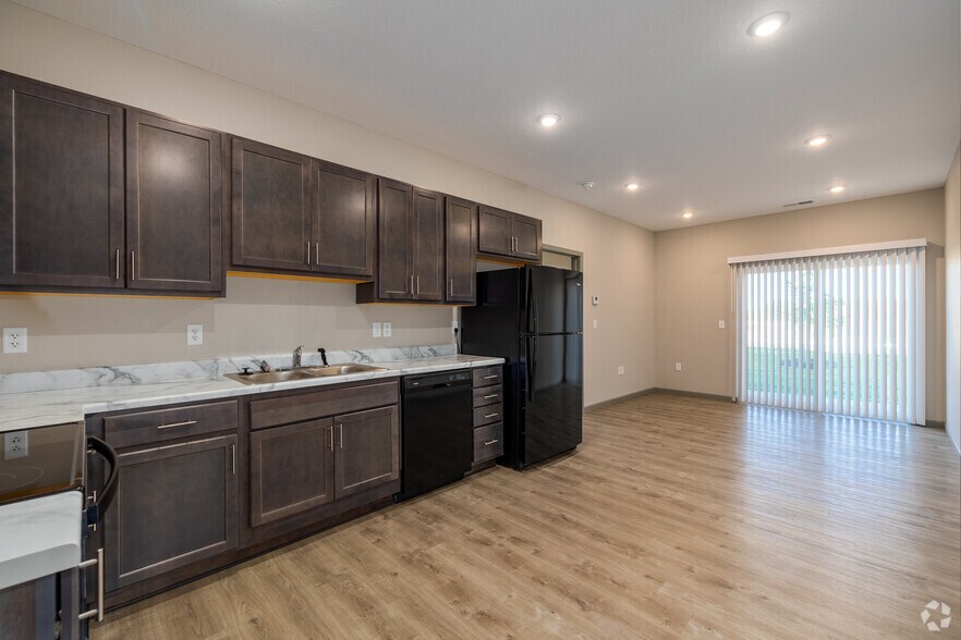 More Photos Of 106 E Greenbriar Dr, Nixa Apartments For Sale