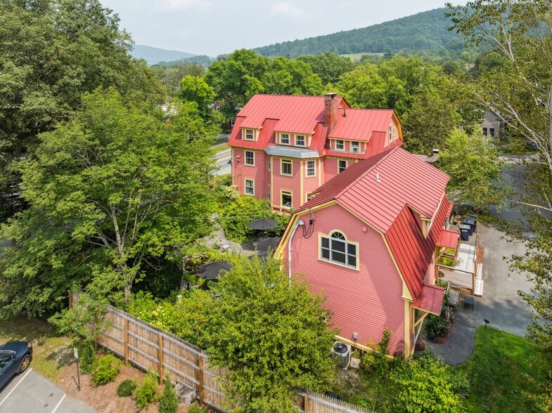 More Photos Of 41 Pleasant St, Woodstock Hospitality For Sale