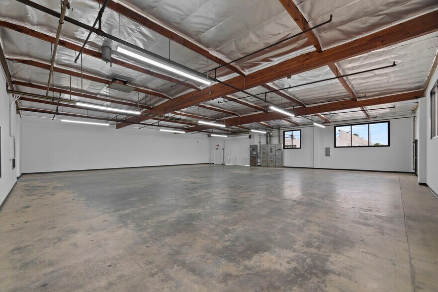More Photos Of 1761-1765 W Oak St, Torrance Warehouse For Lease