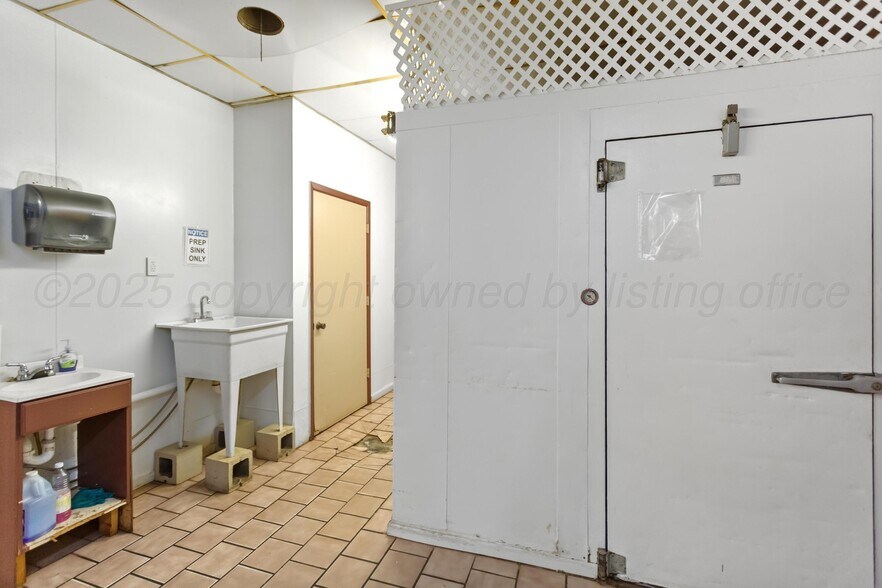 More Photos Of 103 Interstate 40, Shamrock Restaurant For Sale