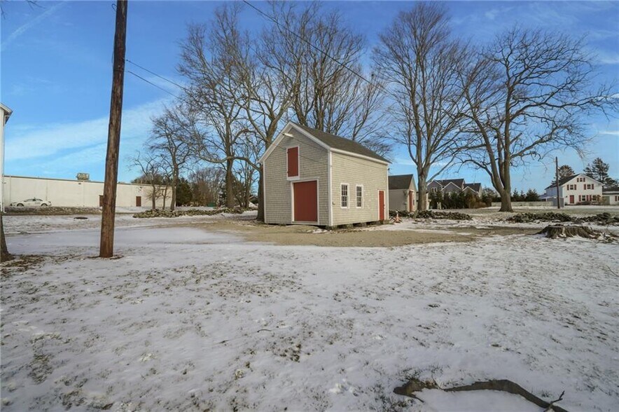 More Photos Of 2967 East Main Rd Rd, Portsmouth Flex For Sale