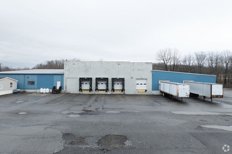 More Photos Of 5 Orchard Dr, Gardiner Warehouse For Lease