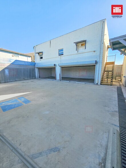 More Photos Of 14737 Arminta St, Panorama City Manufacturing For Lease