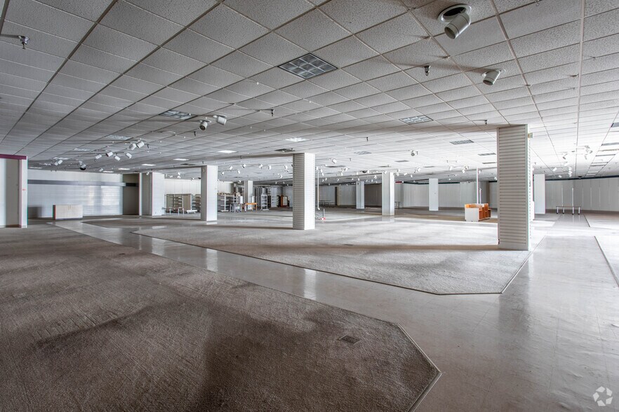 More Photos Of 206 W 30th St, Connersville Unknown For Lease